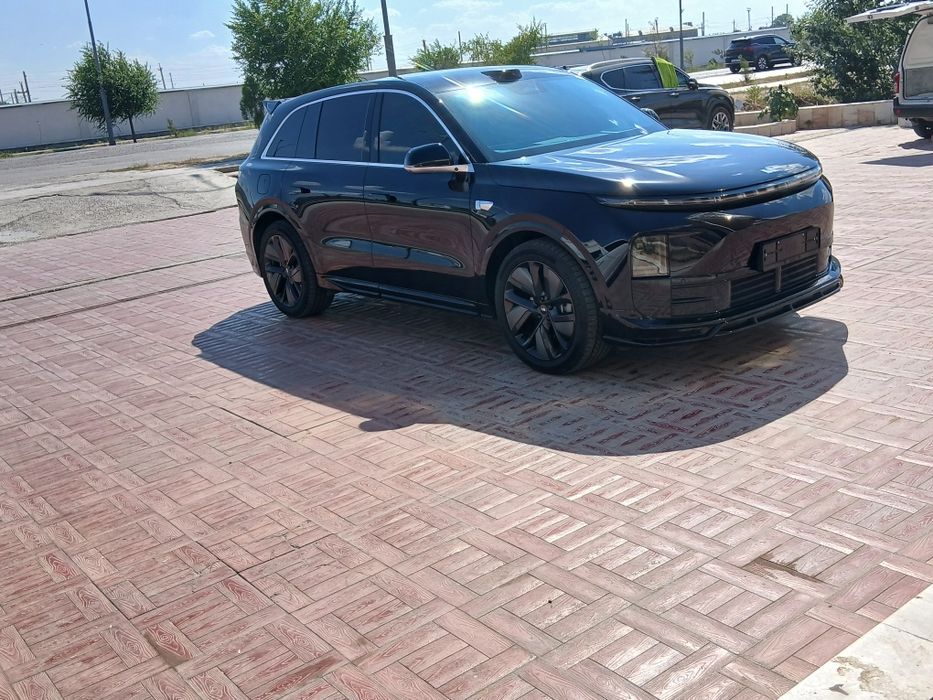 LIXIANG L6 MAX. 2025 kraska toza bir qoʻl moshina