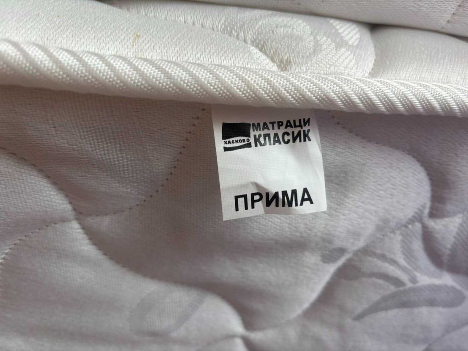 "двуетажо легло "