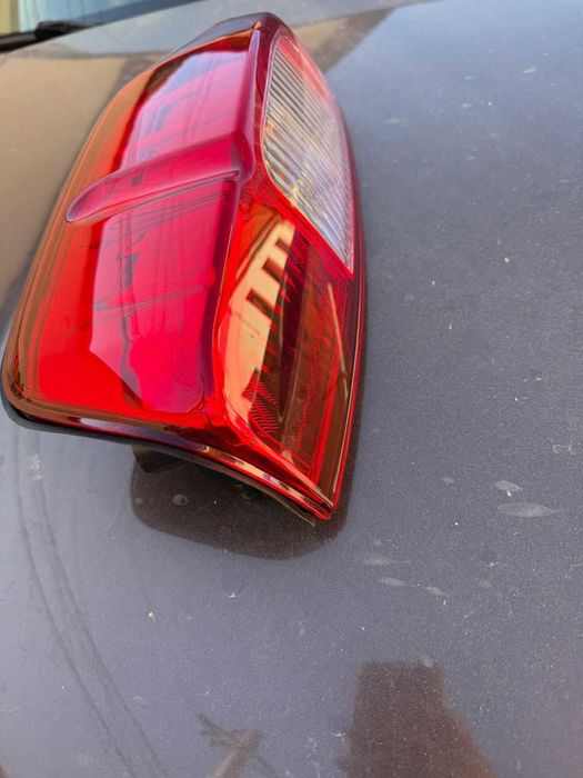 Stop Nissan dreapta spate nou