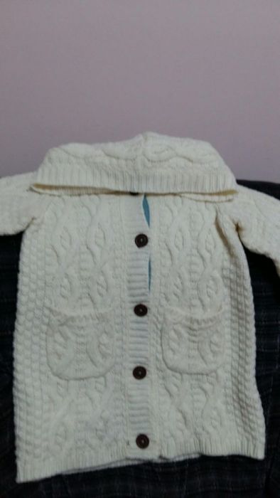 Geaca 8 ani si pardesiu lanita fetițe 5-6 ani. Stare foarte bună.