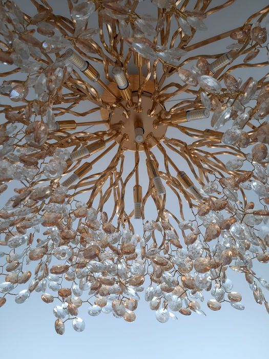 Продам люстру новую