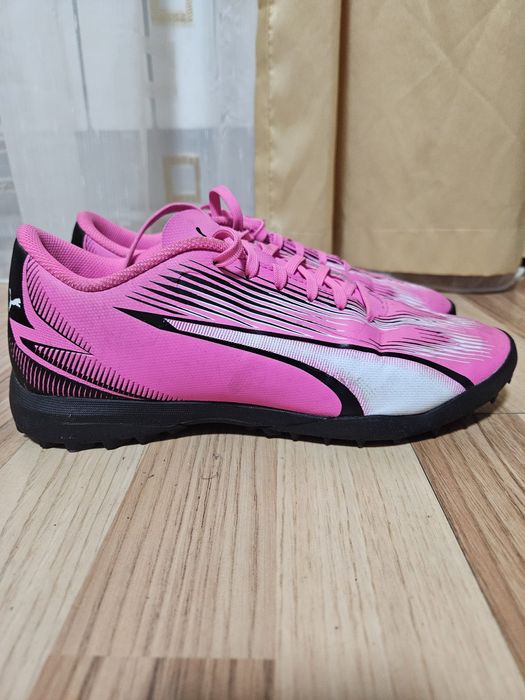 Vand ghete de fotbal Puma de sintetic roz marimea 40.5