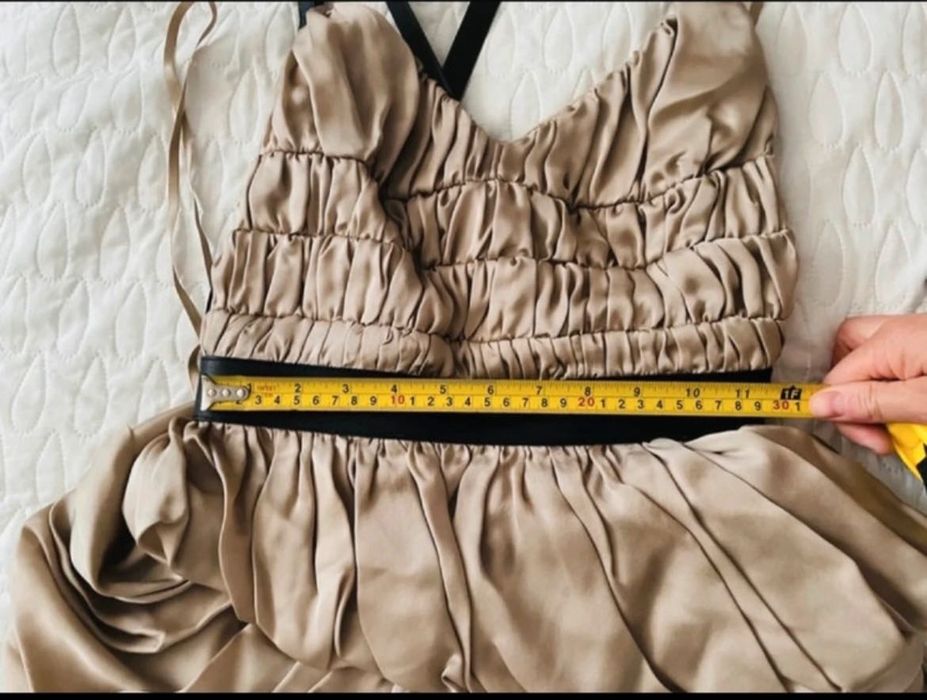 Rochie de ocazie Burberry cu spatele gol, matase naturala 100%