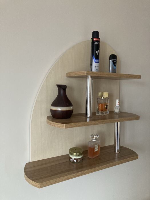 Портманто /Етажерка/Картини