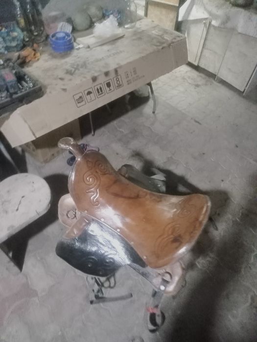 В продаже два седла