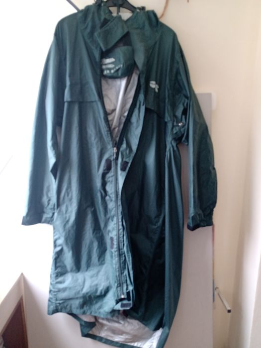 Дъждобран с гръб за раница Ferrino