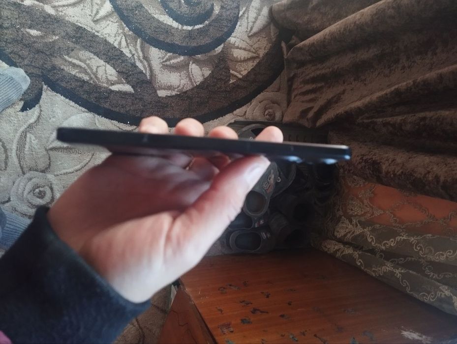 Poco F5 5 G sotiladi 12+8/256 gb