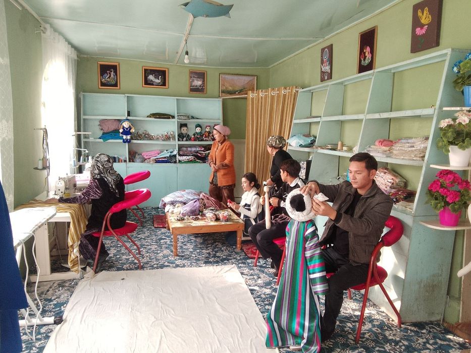 Хунармандчилик асосида  яратилган кугирчоклар ва кашталар