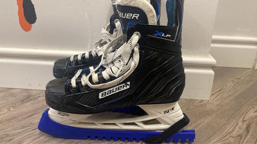 Хоккейные коньки BAUER