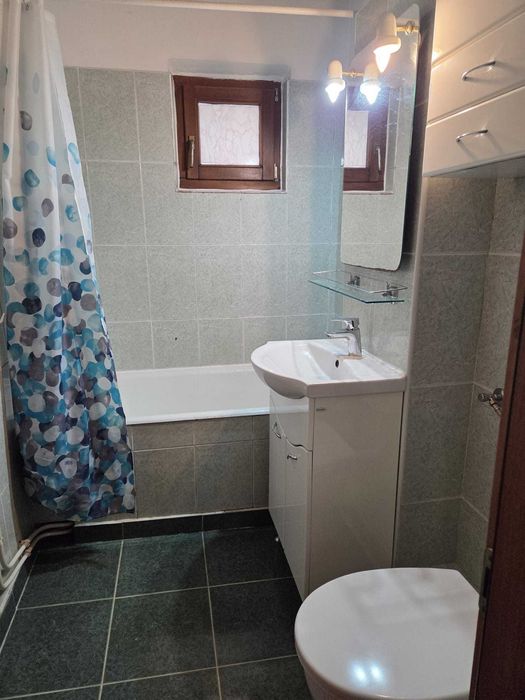 Închiriez apartament 4 camere – Alba Iulia, str. Mircea cel Bătrân (Exclus agenții)