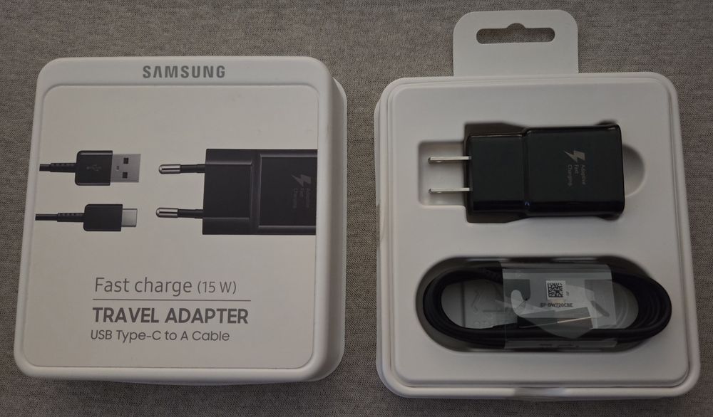 Samsung galaxy s22 с оригинално зарядно и 2 оригинални кейса!