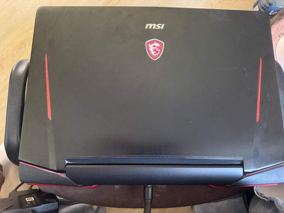 Laptop gaming MSI GT83 TITAN 8RF