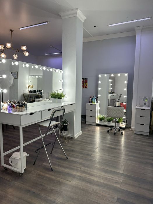 Сдам место для визажиста/бровиста стилист по волосам