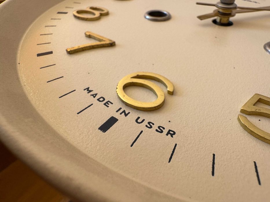 Стари луксозни ретро соц стенни дървени часовници Янтарь СССР - 2 броя