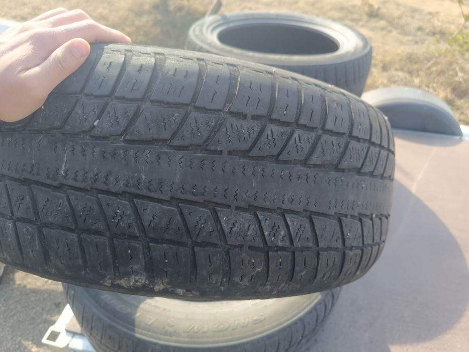 Продам шины на r19