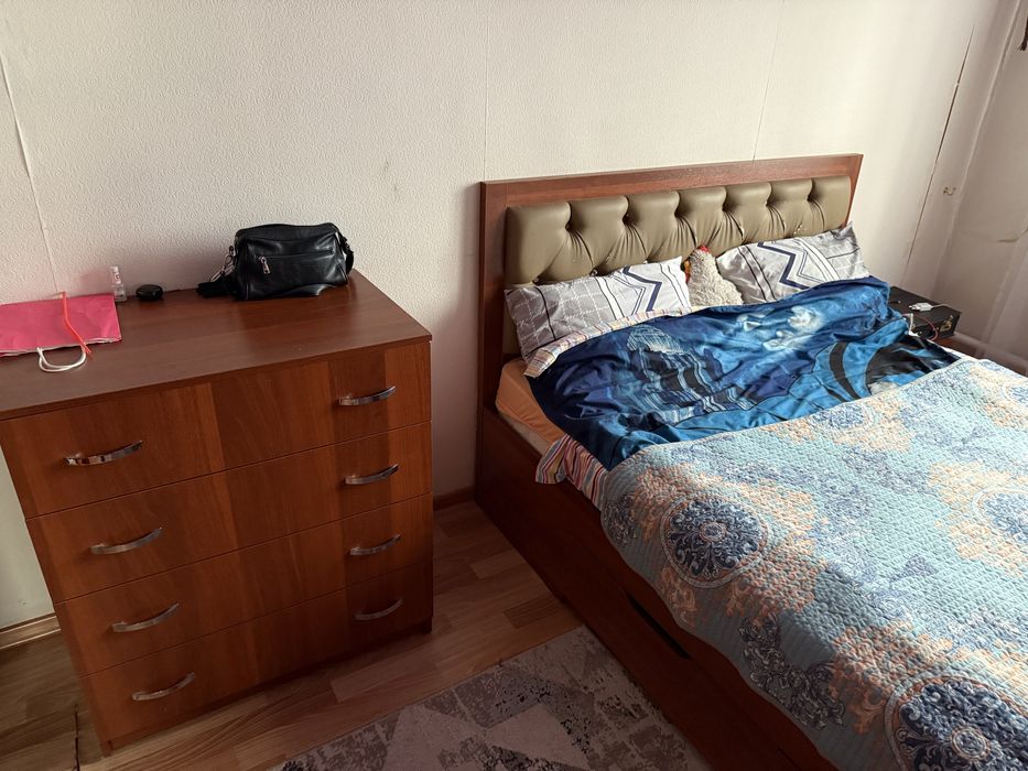 Кровать 160*200 ,комод и тумба