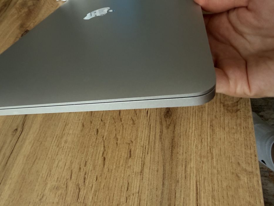 MacBook Pro (13-inch, 2017,Four Thunderbolt 3 Ports)