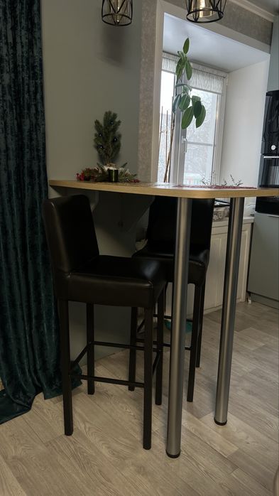 Барная стойка со стульями