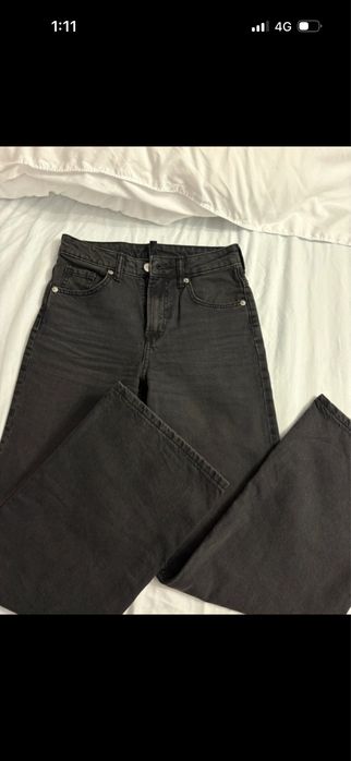 blugi negri H&M.