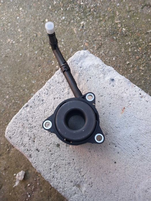 Продава се комплект твърд съединител с лагер помпа.