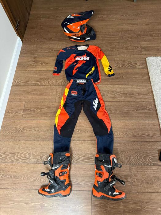 Casca tricou pantaloni cizme motocross copii KTM