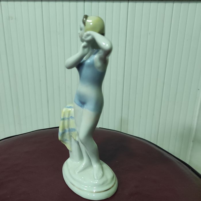 Юная купальщица ЛФЗ