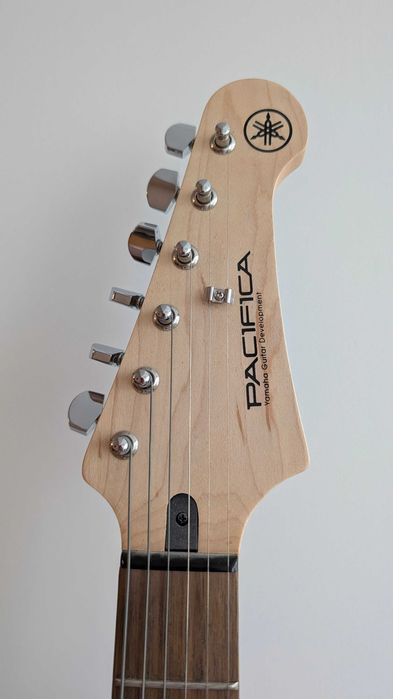 Продам элеткрогитару YAMAHA PACIFICA012