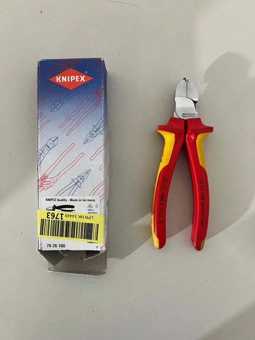 Cleste Knipex cu un varf ciupit