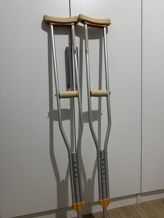 Продам костыли 2 шт