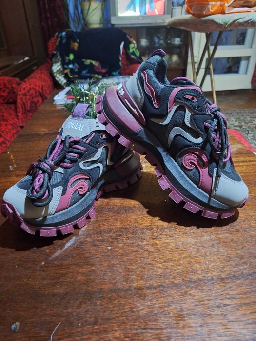 Нови маратонки не използвани