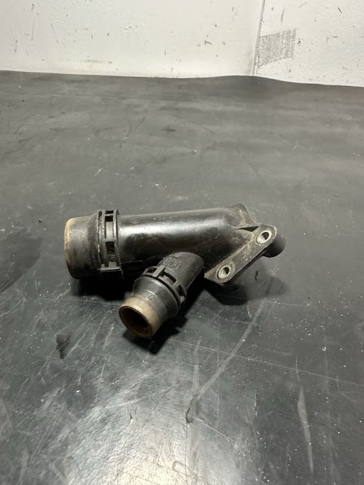 carcasa termostat distribuitor apa BMW Seria 3 E90 E91 E92 E93 320d