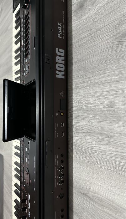 Vând Korg Pa4x 76 Impecabil