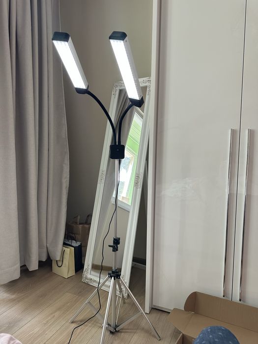 Led лампа за мироблейдинг и процедури . Лампа със стойка