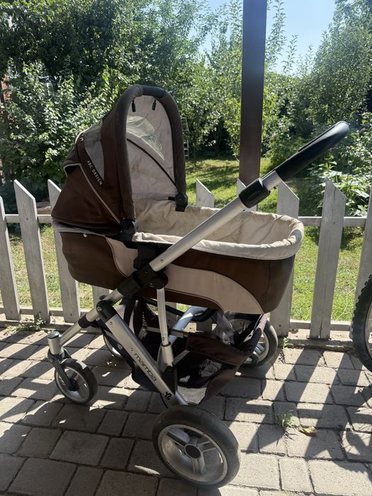 Коляску продам срочно