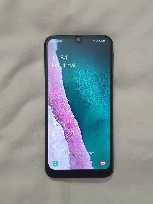 Tel. Samsung A40.