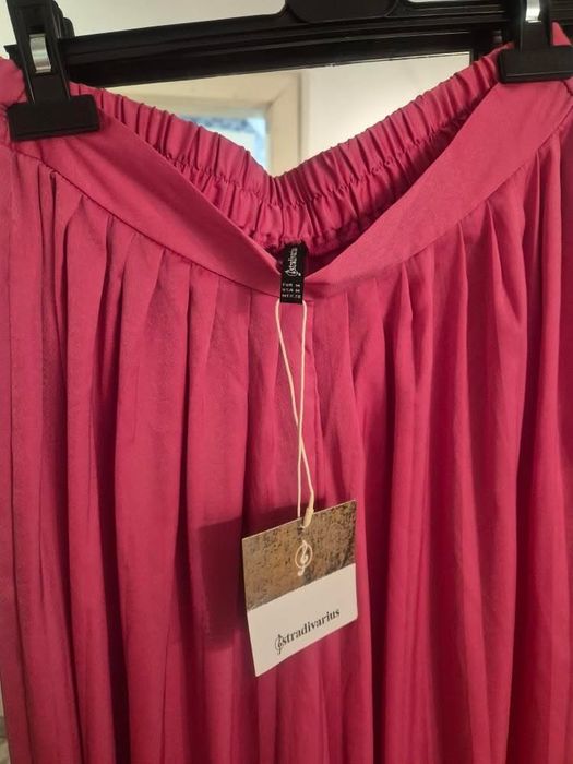 Pantaloni cu cracul larg  stradivarius noi cu eticheta