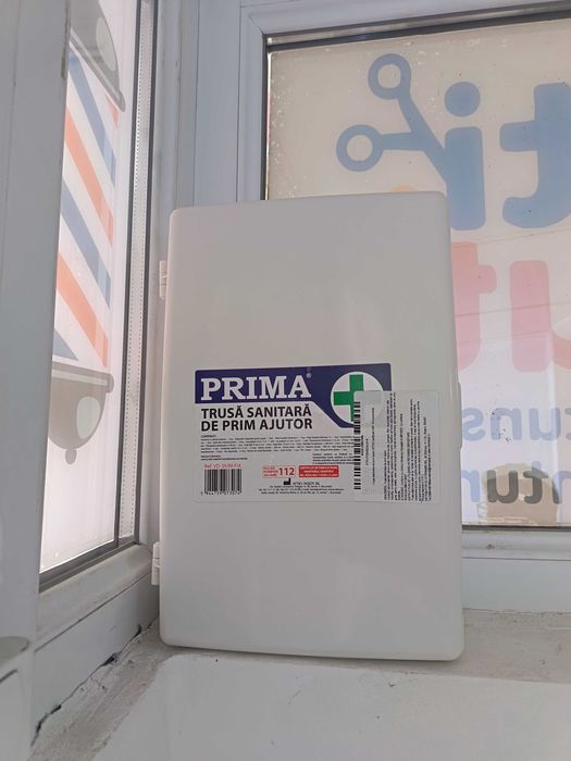 Stingator, trusa medicală, rafturi, lustra led