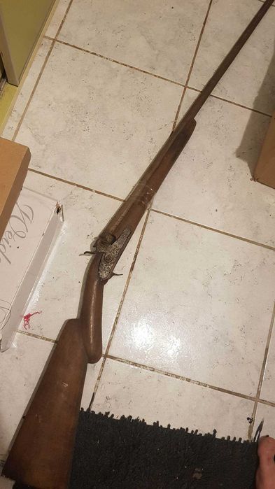 интересна стара пушка