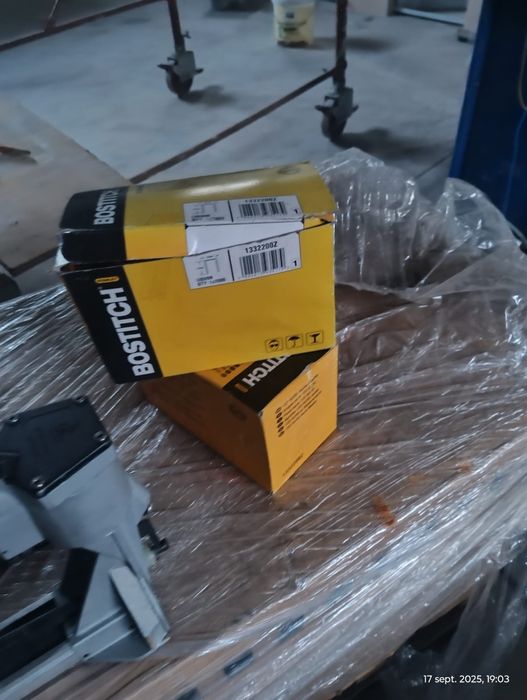 Pistol pneumatic cu capse