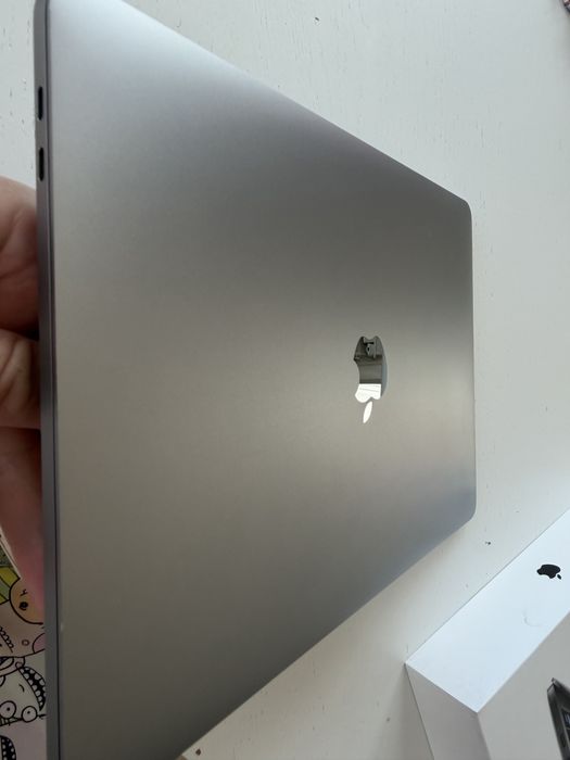 MacBook Pro 13” - Intel Core i5 3.1 GHz - 16 GB RAM - 1 TB SSD - Отлично състояние