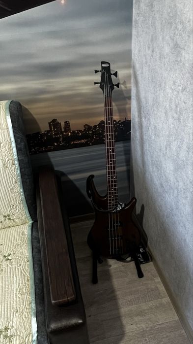 продам бас гитару Ibanez
