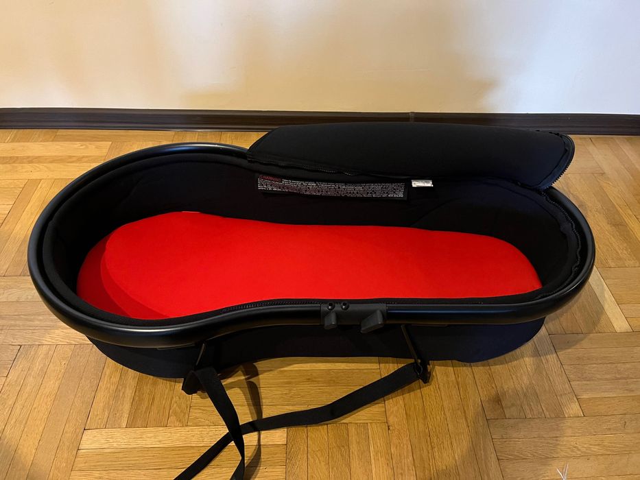 Кош за бебе със сенник