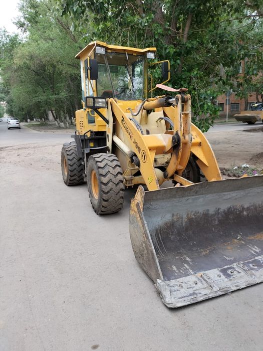 Продам фронтальный погрузчик