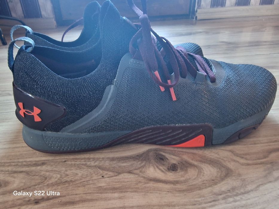 UNDER  ARMOR  маратонки