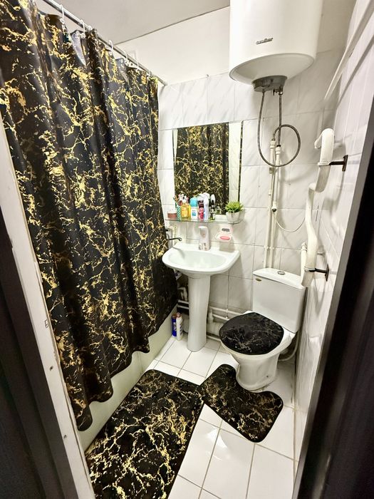 Продам двухкомнатную квартиру .