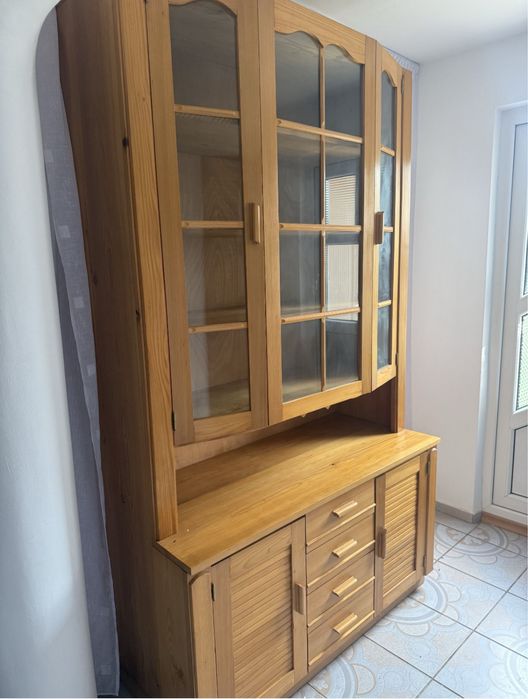 Vitrina din lemn