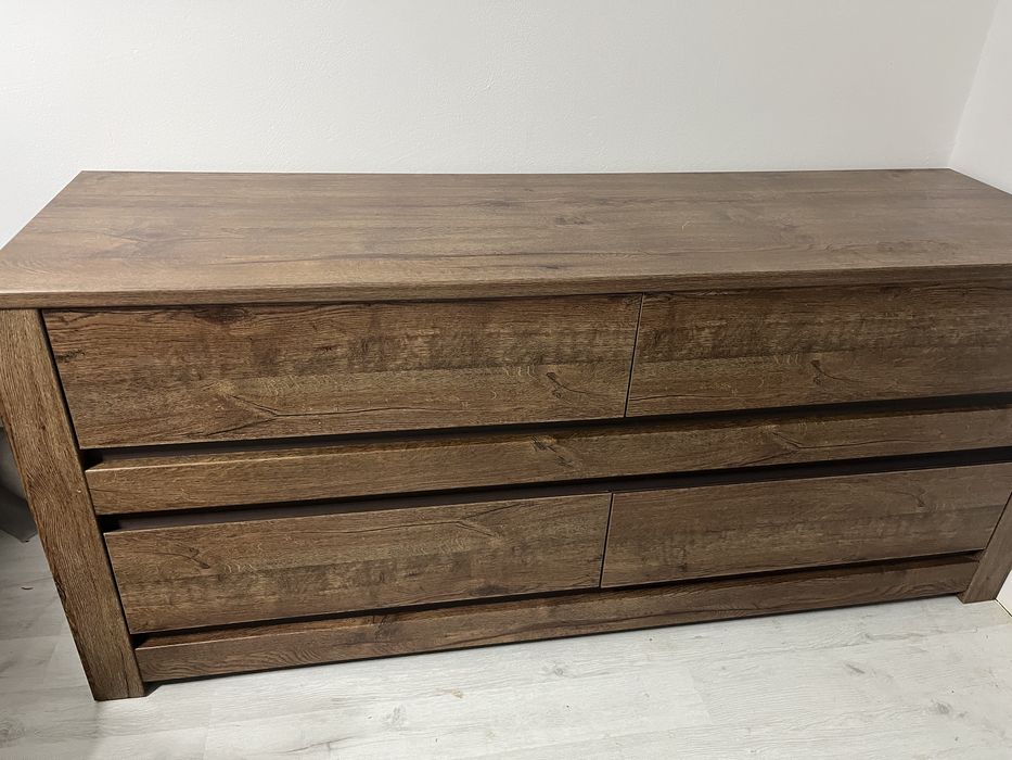 Vand comoda cu 4 sertare