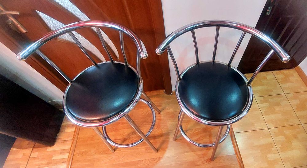 Vând scaune pentru bar