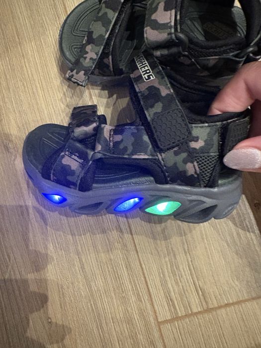 Чисто Нови детски обувки на Skechers