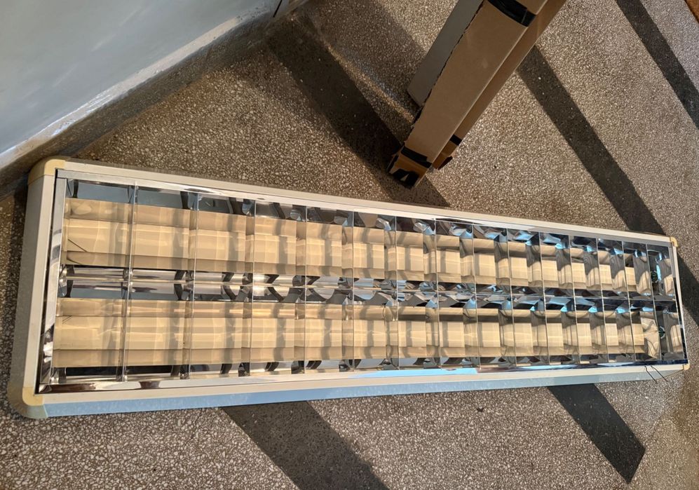 7 бр. офис осветителни тела 120×30 см – 2×36 W, електронен баласт, с крушки